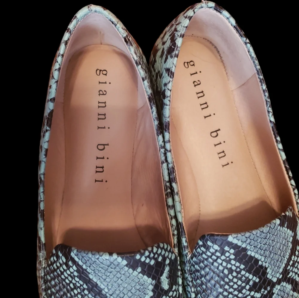 Gianni Bini Blue Snake Skin Loafers size 7 - Picture 5 of 6